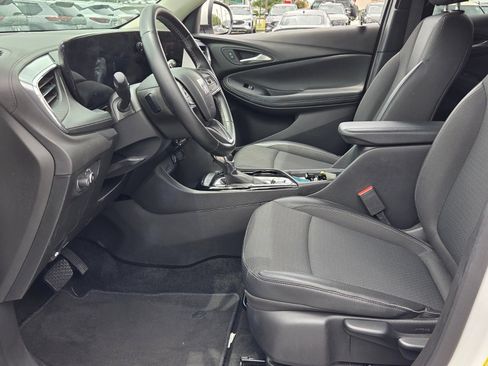 Used 2025 Buick Encore GX Preferred FWD image 5