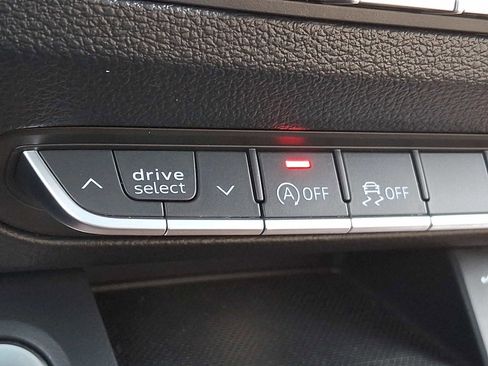 Used 2023 Audi Q5 2.0T Premium w/ Convenience Package image 18