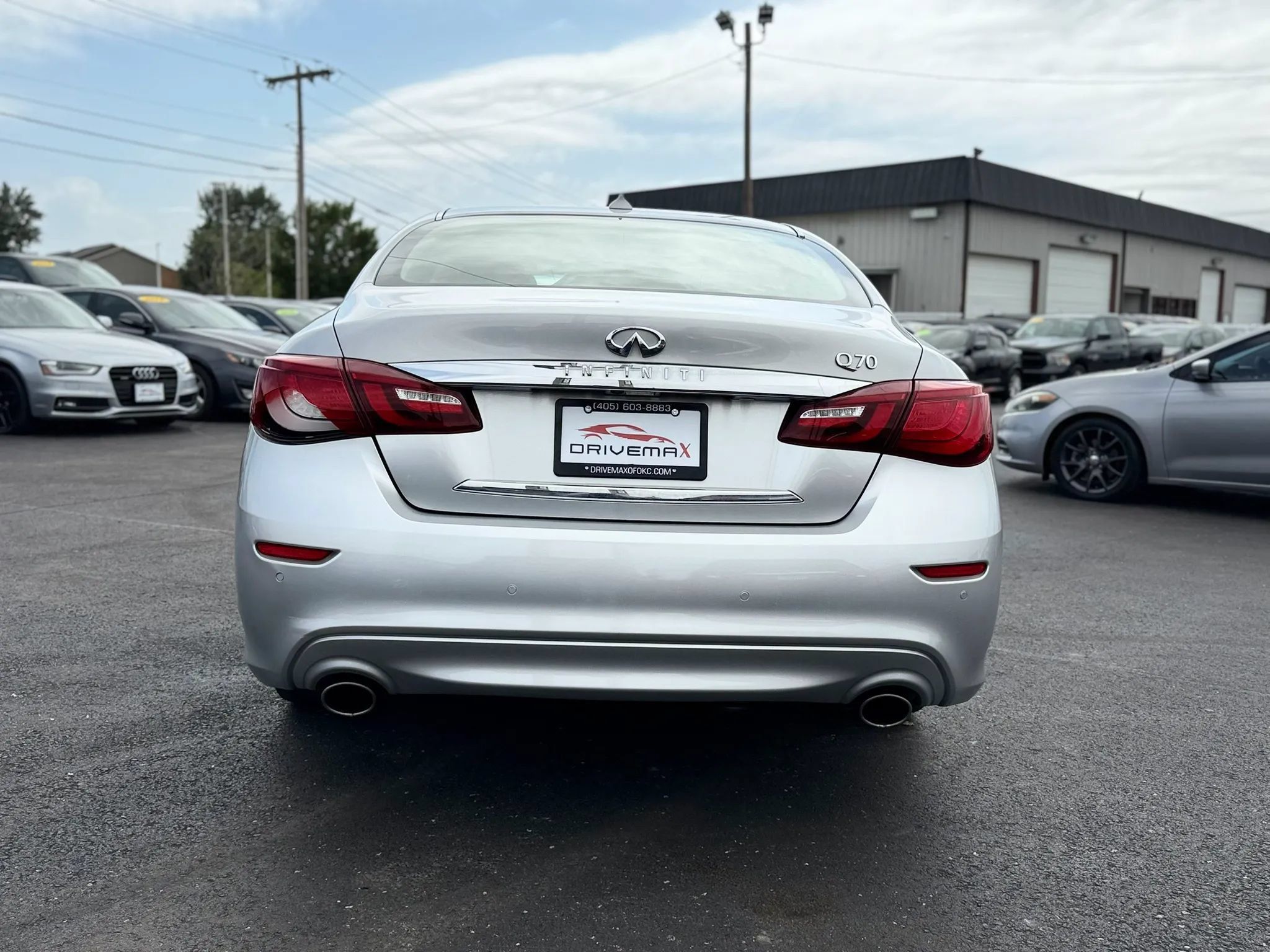 Used 2018 INFINITI Q70 Luxe RWD image 5