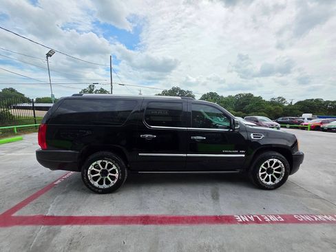 Used 2010 Cadillac Escalade ESV Platinum RWD image 13