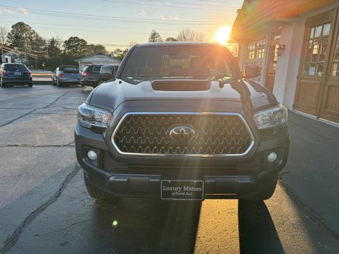 Used 2018 Toyota Tacoma TRD Off-Road image 32