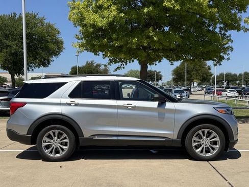 Used 2023 Ford Explorer XLT w/ Equipment Group 202A AWD/4WD image 3