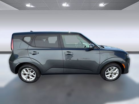 Used 2025 Kia Soul LX w/ LX Technology Package FWD image 7