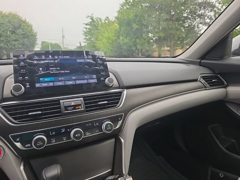 Used 2018 Honda Accord EX image 21