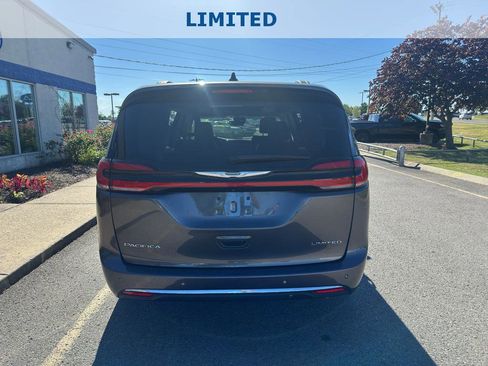Used 2023 Chrysler Pacifica Limited FWD image 6