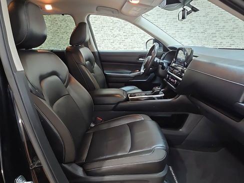 Used 2023 Nissan Pathfinder SL image 9