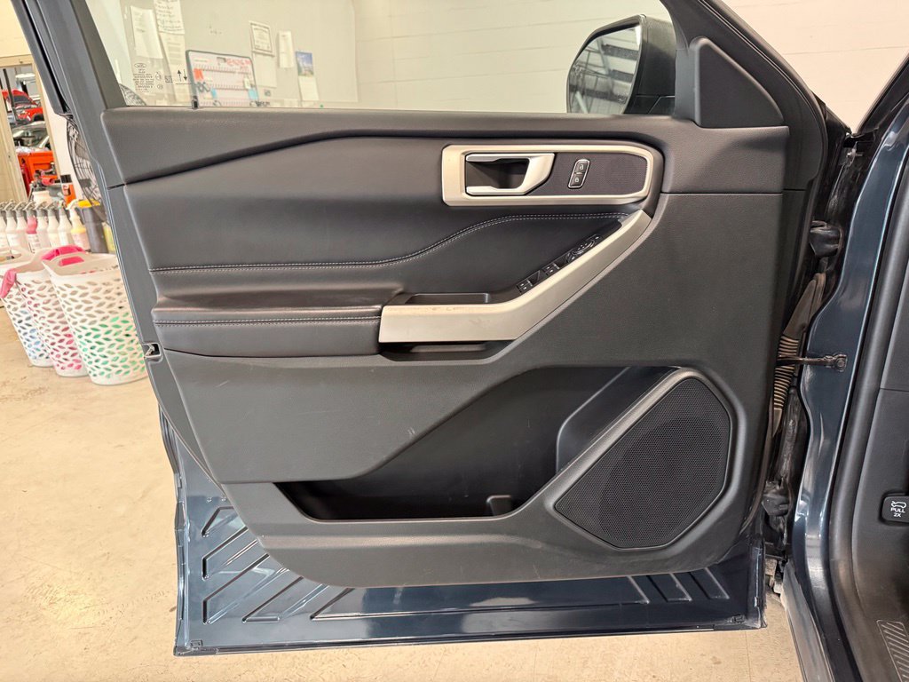 Used 2023 Ford Explorer XLT w/ Equipment Group 202A AWD/4WD image 16