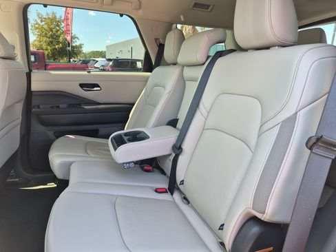 Certified 2025 Nissan Pathfinder SL AWD/4WD image 29