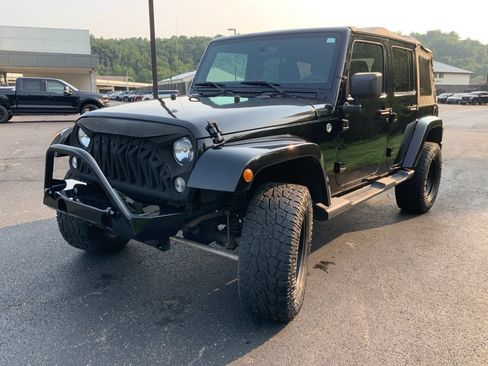 Used 2015 Jeep Wrangler Unlimited Sahara w/ Connectivity Group AWD/4WD image 4