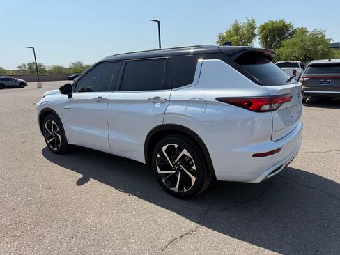 Used 2023 Mitsubishi Outlander 4WD Plug-In Hybrid image 7