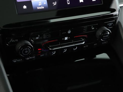 New 2025 Jeep Grand Cherokee Altitude image 14