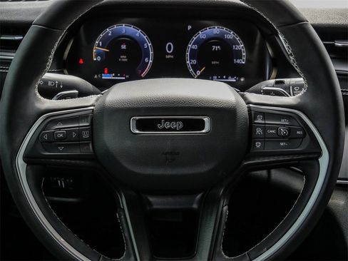 Used 2025 Jeep Grand Cherokee Laredo w/ Luxury Tech Group I image 23