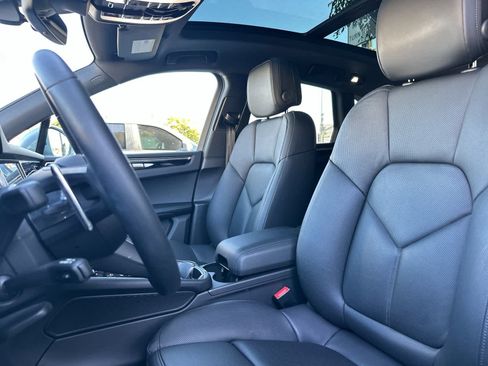 Used 2026 Porsche Macan AWD/4WD image 5