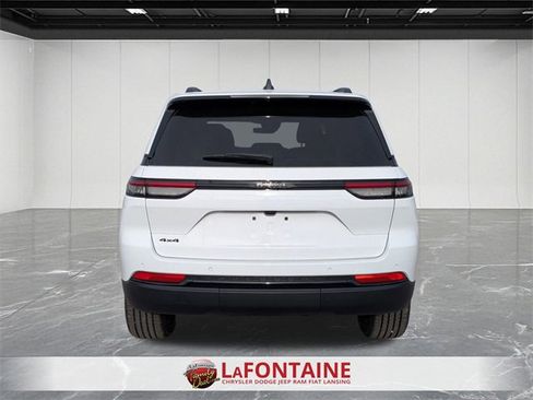 New 2025 Jeep Grand Cherokee Altitude image 4