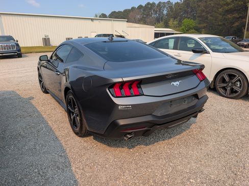 Used 2024 Ford Mustang Coupe image 4