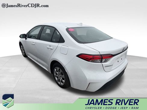 Used 2026 Toyota Corolla LE FWD image 8