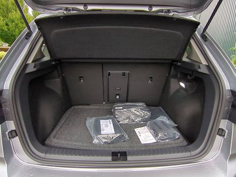 New 2025 Volkswagen Taos SEL image 35