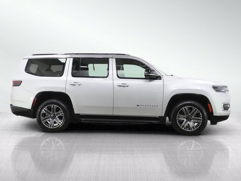 Used 2024 Jeep Wagoneer Series II w/ Flexible Seating Group AWD/4WD image 8