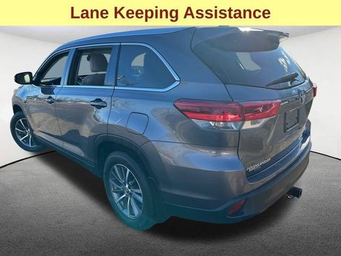 Certified 2019 Toyota Highlander XLE w/ Carpet Mat Package (TMS) image 9