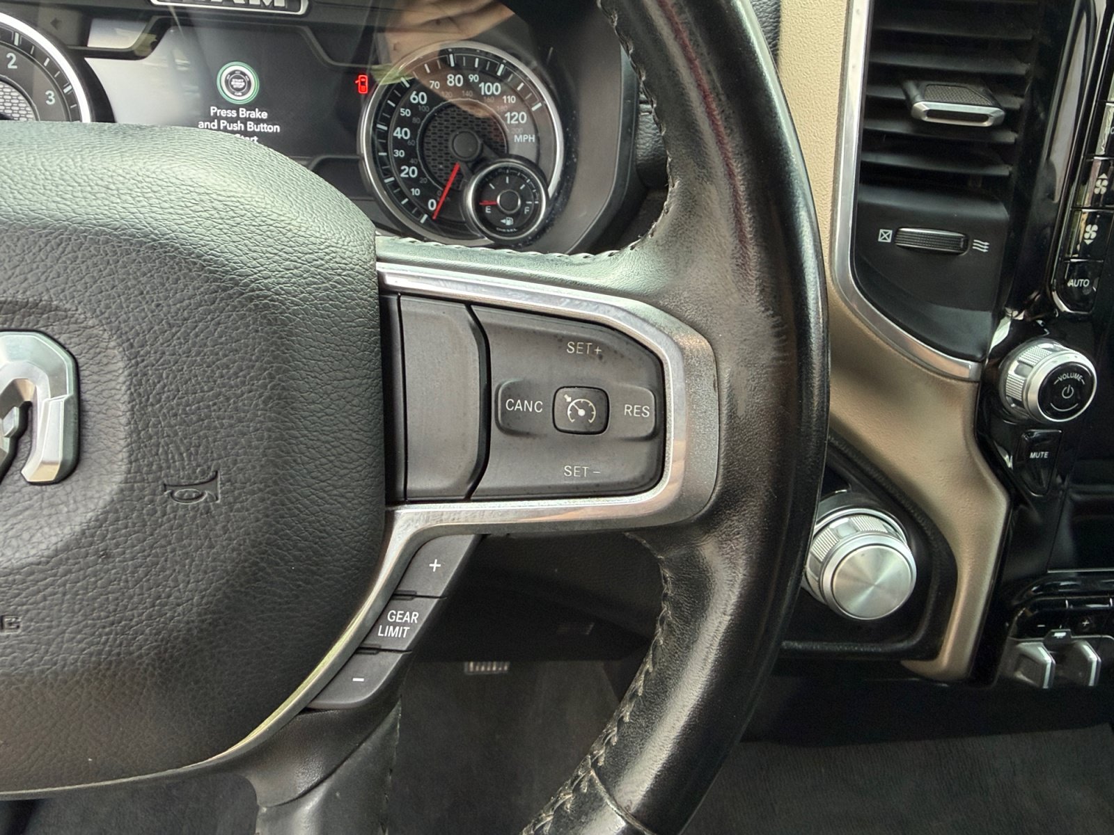 Used 2022 RAM 1500 Laramie AWD/4WD image 14