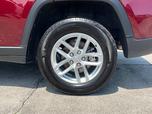 Used 2024 Jeep Grand Cherokee Laredo X w/ Luxury Tech Group I RWD image 17