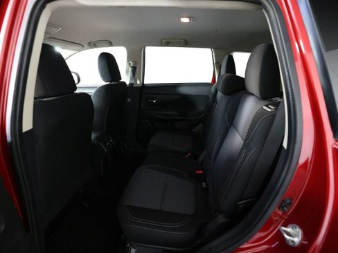 Used 2020 Mitsubishi Outlander ES FWD image 16
