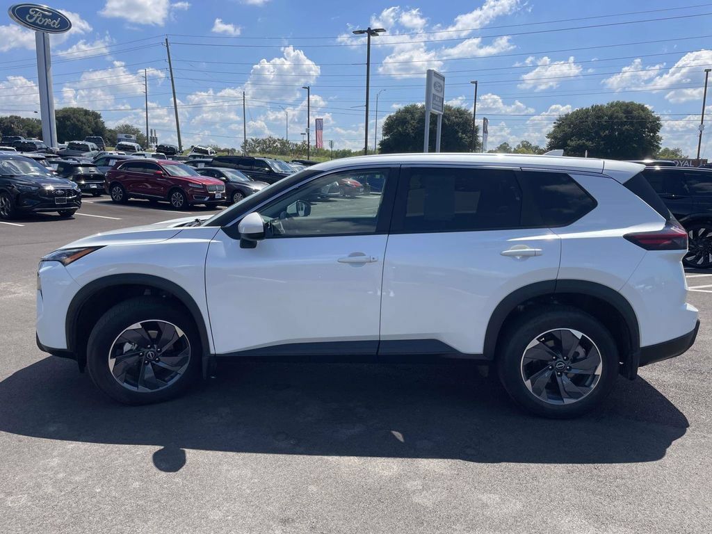 Used 2025 Nissan Rogue SV FWD image 6