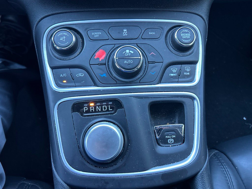 Used 2017 Chrysler 200 Limited Platinum w/ Comfort & Convenience Group FWD image 18