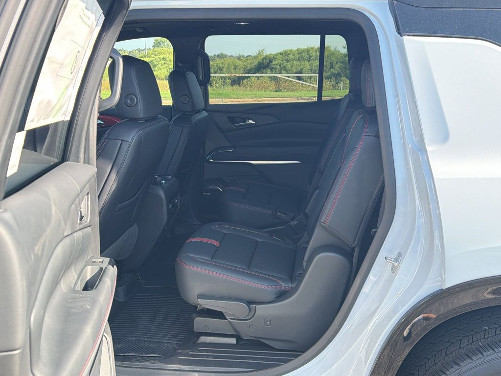 New 2026 Chevrolet Traverse RS w/ LPO, Floor Liner Package AWD/4WD image 36
