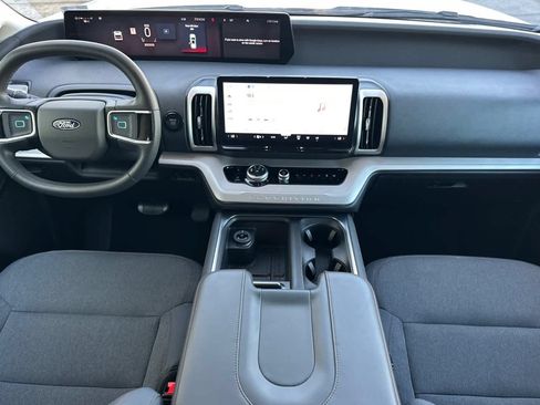 Certified 2025 Ford Expedition Active RWD image 3