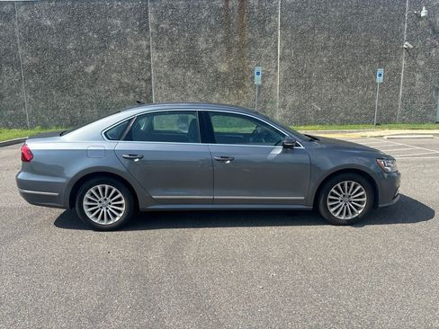 Used 2017 Volkswagen Passat 1.8T SE FWD image 8
