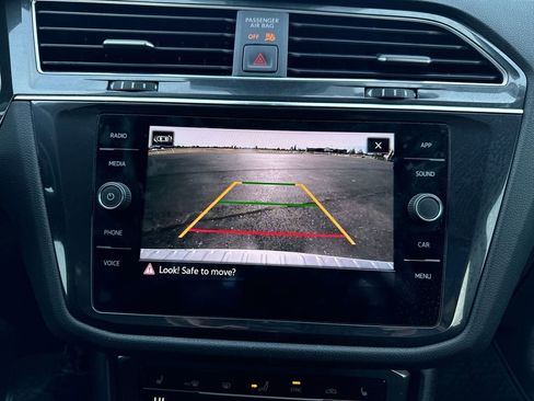 Used 2022 Volkswagen Tiguan SE image 17