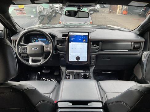 Used 2022 Ford F150 Lightning Lariat image 18