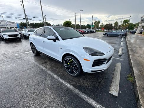 Used 2023 Porsche Cayenne Coupe AWD/4WD image 15