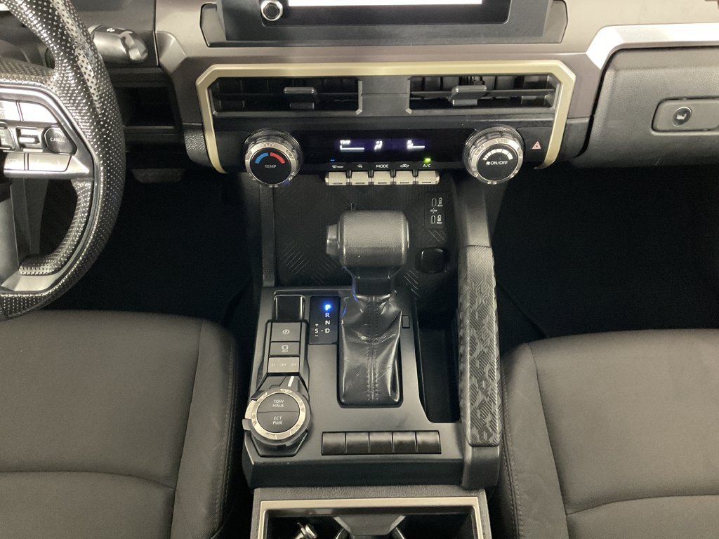 Used 2025 Toyota Tacoma SR5 AWD/4WD image 14