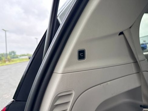 Used 2023 Chrysler Pacifica Touring-L FWD image 19