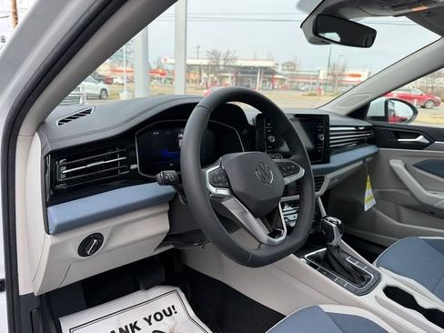 New 2026 Volkswagen Jetta SE FWD image 10