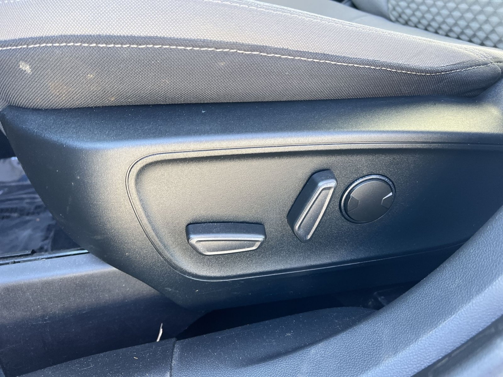 Used 2020 Ford Escape SE FWD image 14