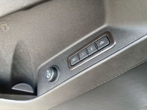 Certified 2022 Chevrolet Equinox Premier FWD image 35