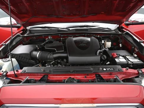Used 2019 Toyota Tacoma Limited AWD/4WD image 36