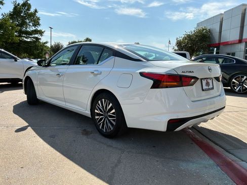 Used 2025 Nissan Altima 2.5 SV FWD image 8