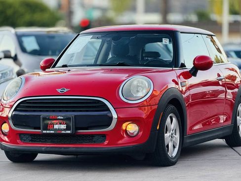 Used 2019 MINI Cooper 2-Door Hardtop image 3