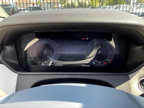 New 2025 Land Rover Range Rover Velar Dynamic SE image 18