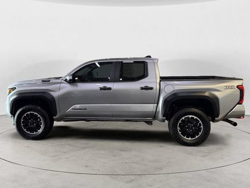 Used 2025 Toyota Tacoma TRD Off-Road AWD/4WD image 8