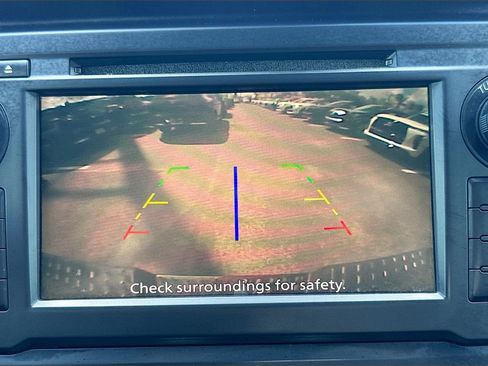 Used 2019 Nissan Titan SV w/ SV Convenience Package AWD/4WD image 15