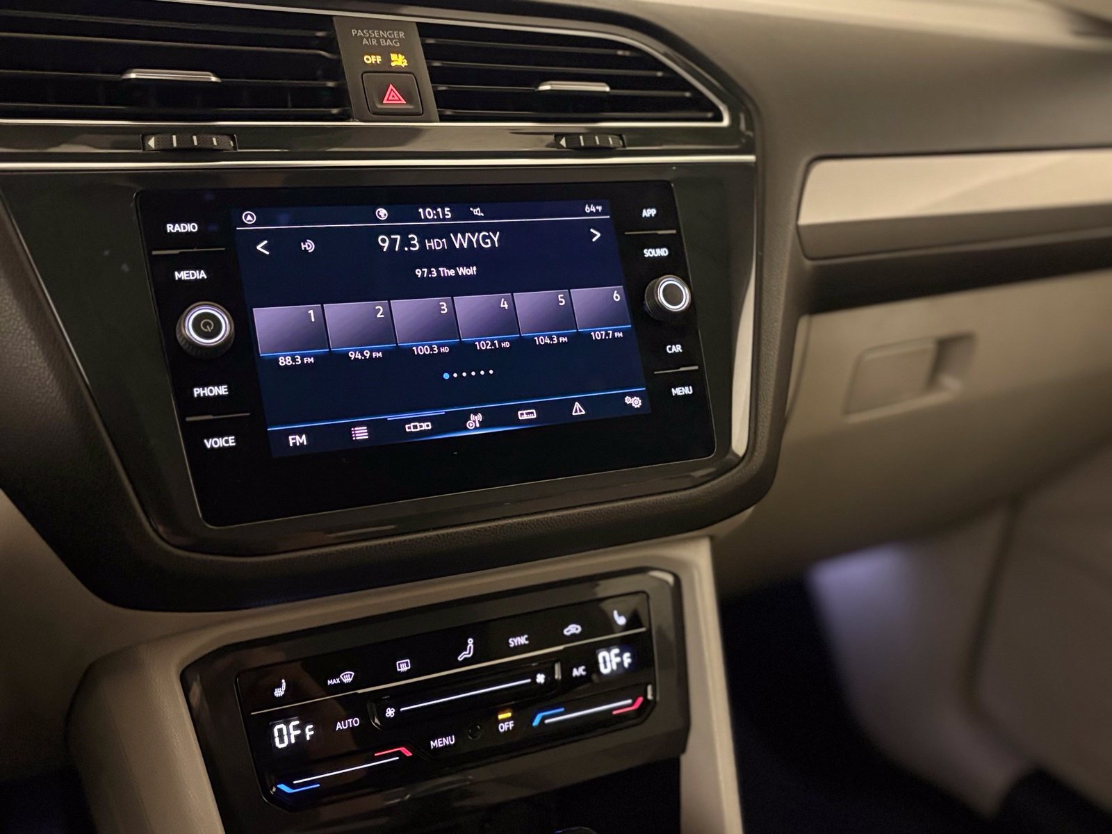 Used 2022 Volkswagen Tiguan SE FWD image 8