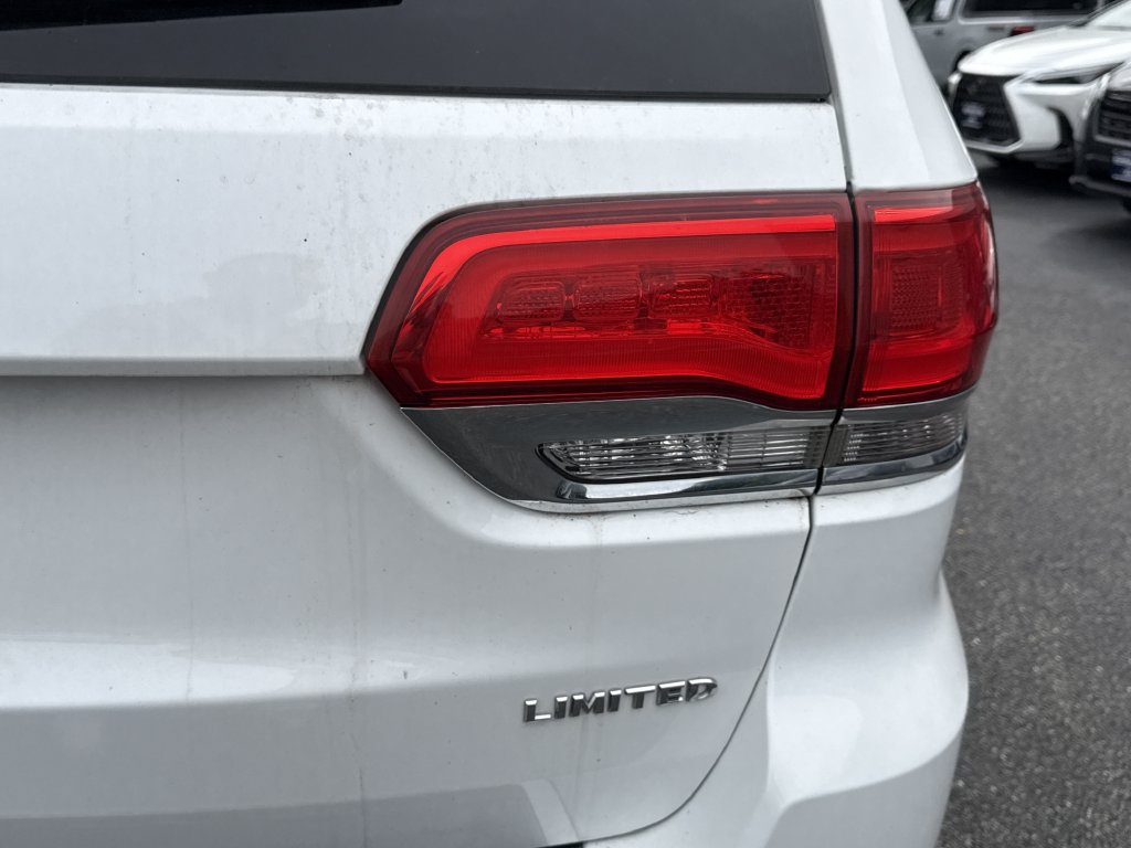 Used 2015 Jeep Grand Cherokee Limited w/ Mopar Chrome Edition Group AWD/4WD image 34