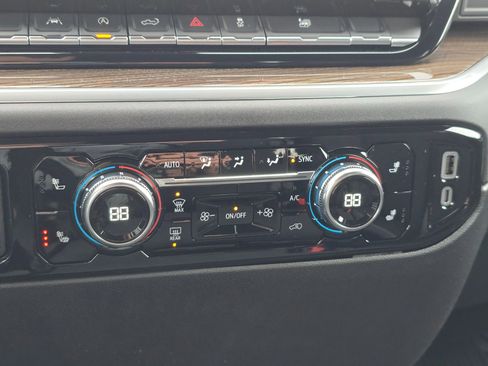 New 2025 GMC Sierra 1500 Elevation image 25