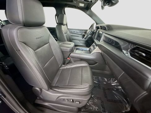 Used 2023 GMC Yukon XL Denali AWD/4WD image 30