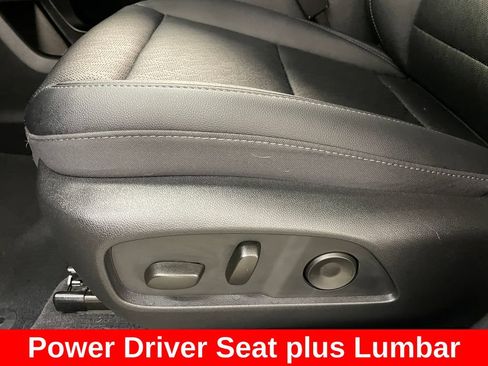 Used 2025 Chevrolet Equinox LT w/ Convenience Package II FWD image 8